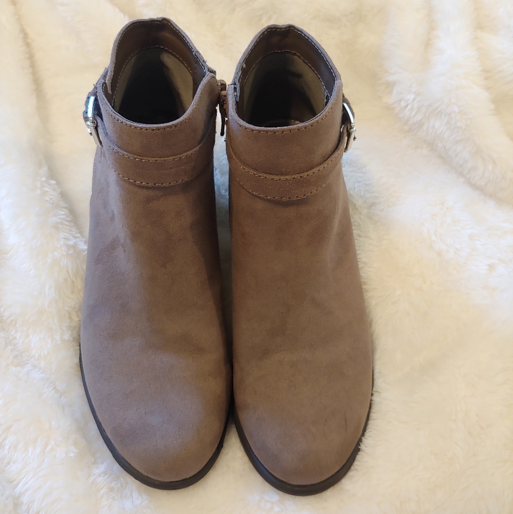✨Suede booties!✨